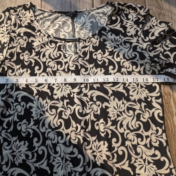ECI Women's Size M Pullover 3/4 Sleeve Tunic Black/White Print Asymmetrical Hem - Picture 5 of 6